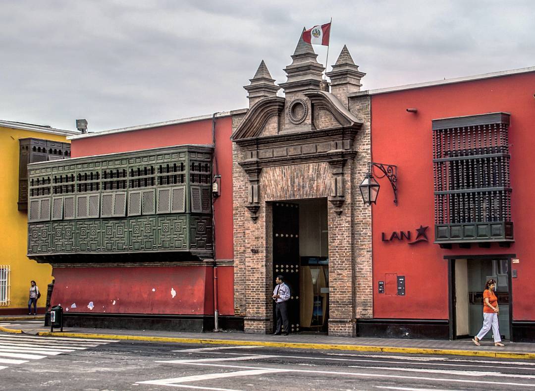 ¿En qué ciudad de Reino Unido,Australia,N. Zelanda,Indonesia,Níger,Congo,India,Canadá,etc,te encontrarías 1 belleza arquitectónica como ésta?Sólo en Hispanoamérica xque España fue la única potencia que no tuvo colonias.Cuando'amueblas'tu casa la pones bonita(virreinatos),no robas