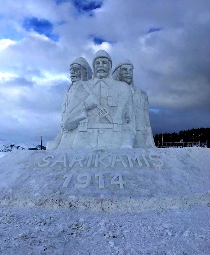 Yaz aylarında eriyor heykelama olsun. Tıwitır alemi sanat görsün.
