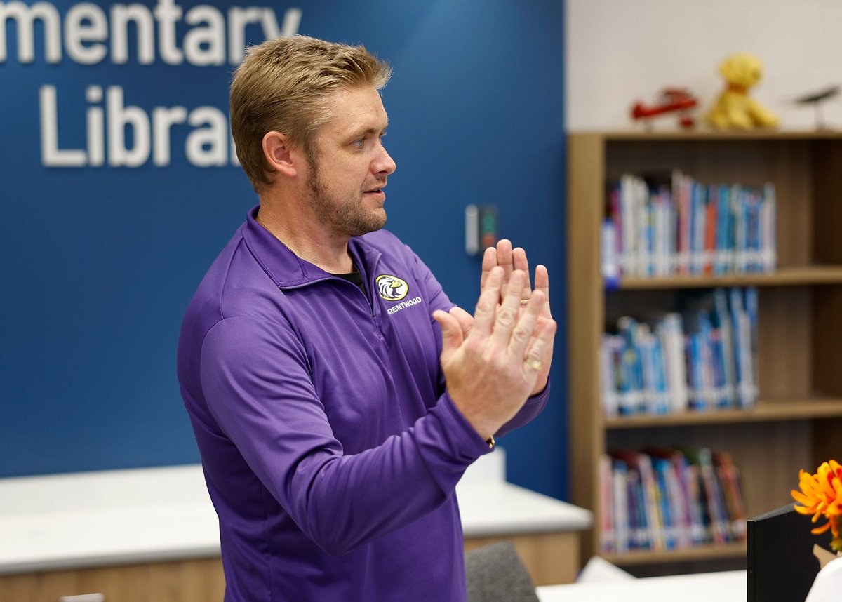 This week, students from the Washington University in St. Louis Pathfinder Fellows Program toured our district's three ICC 500 storm shelters, including the newest addition at Mark Twain Elementary School. (1/2)