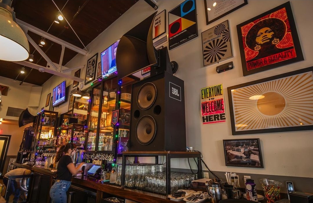 Happy hour starts NOW....just as it does every weekday from 3p-5p. Hurry in! Cheers!