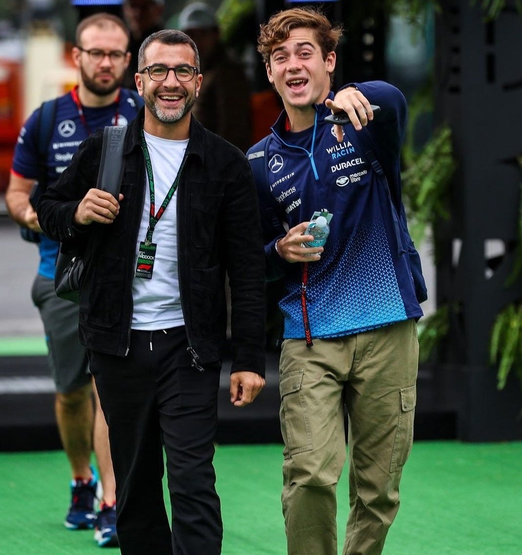 8000Bahia's tweet photo. 🏎️ Lucas se maneja con Franco

@FranColapinto llegó al Gran Premio de México junto al coach bahiense @lucasbenamo:

https://t.co/BYDcNdYG7A https://t.co/efEvOvZ6Xn