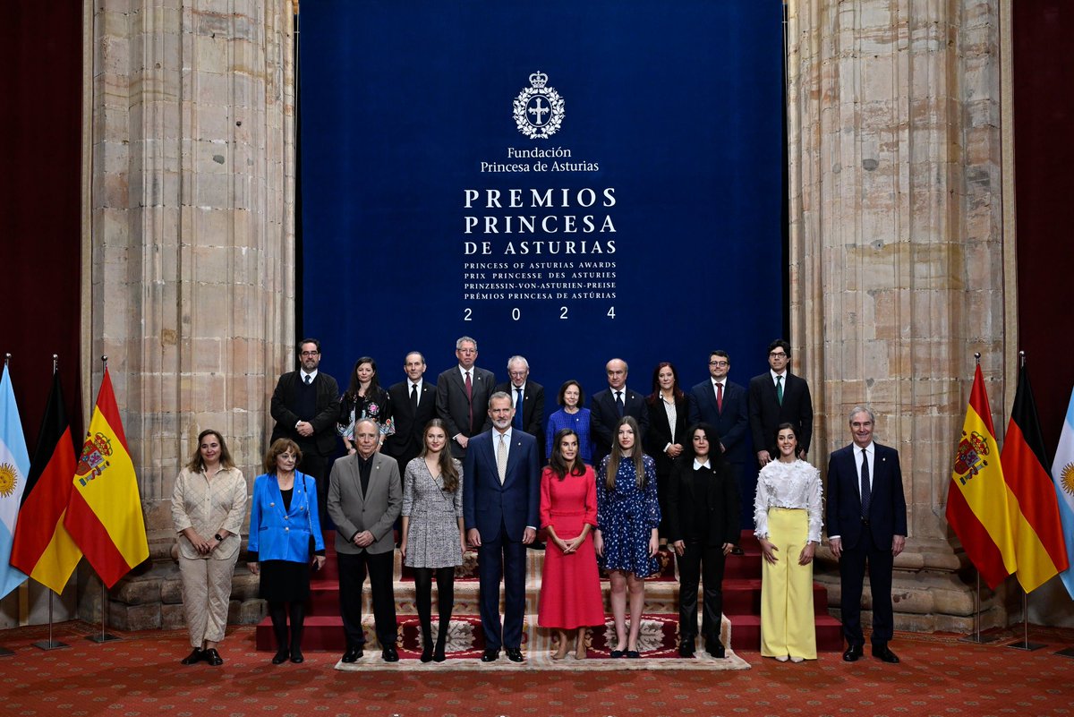Muchas felicidades a los galardonados y galardonadas por los Premios Princesa de Asturias 2024. 

Por contribuir con sus trabajos científicos, humanísticos y culturales a la consolidación de los valores democráticos.

Desde la cultura, la cooperación, el deporte, el humanismo y