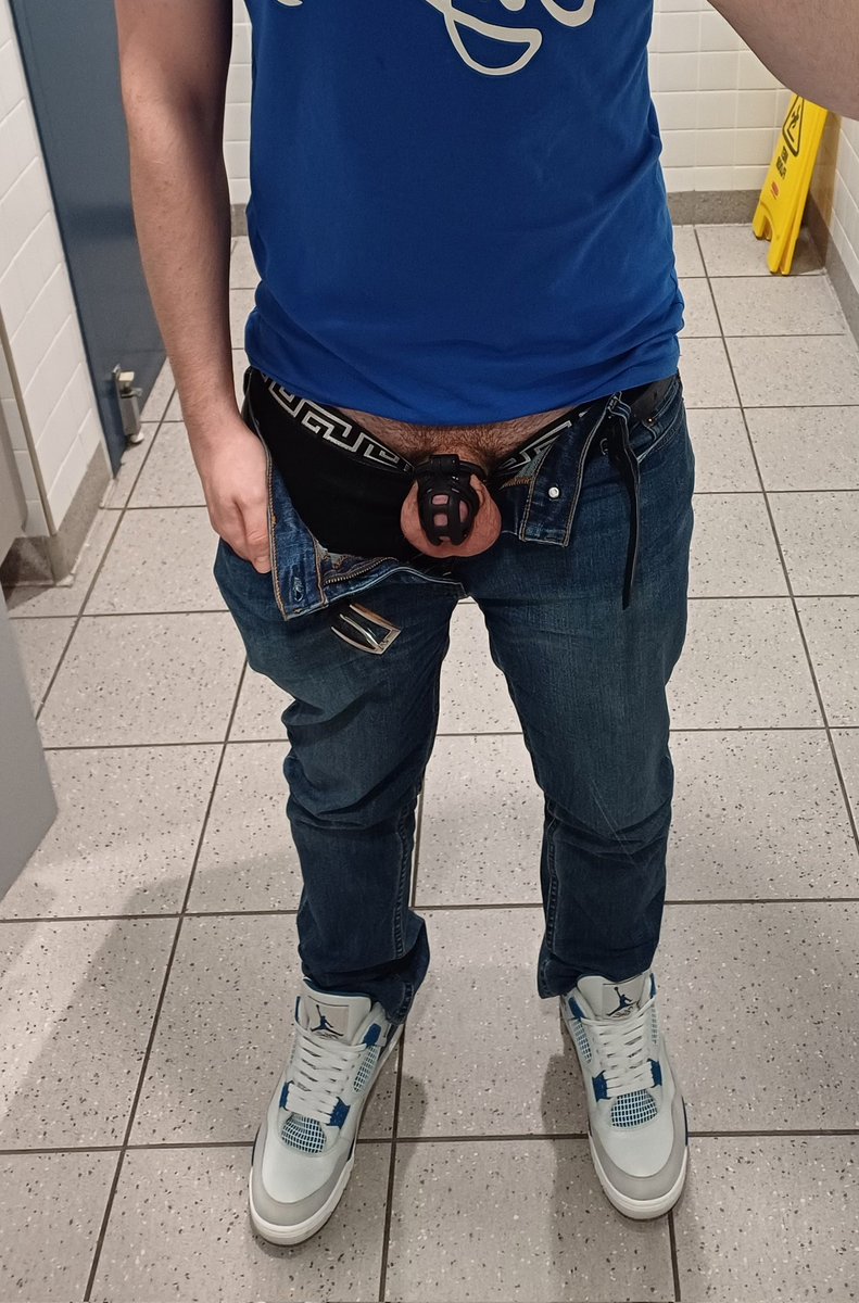 Day 25: The end is very much in sight. Massive thank you to all the new followers and people interacting with my posts, it really helped motivate me through the month. 

#locktober #cagecheck #chastity #gaychastity #caged #locked #gaykink #kink #sneakerhead #j4s <a href="/ChastityVillage/">Chastity Village (17.3k)</a>