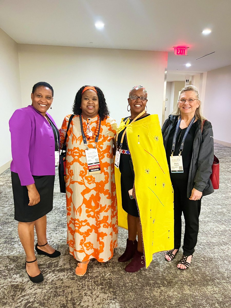 utkcsw's tweet image. Our CSW faculty, deans &amp;amp; PhD students are representing Rocky Top on this Big Orange Friday at #CSWE2024 🍊Hope to see everyone at the SEC Reception tonight! @CSocialWorkEd