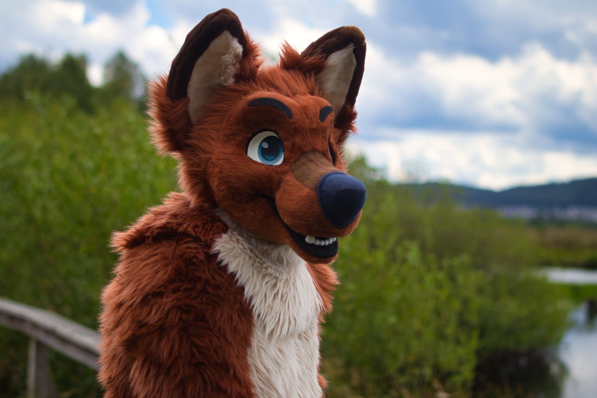 fusky_husky's tweet photo. Finally weekend I definitely need sleep now 💤
Happy #FursuitFriday 

🪡=@Fur_Delicious 
📸=@FoxGamer4live https://t.co/rKi3ptJKHj