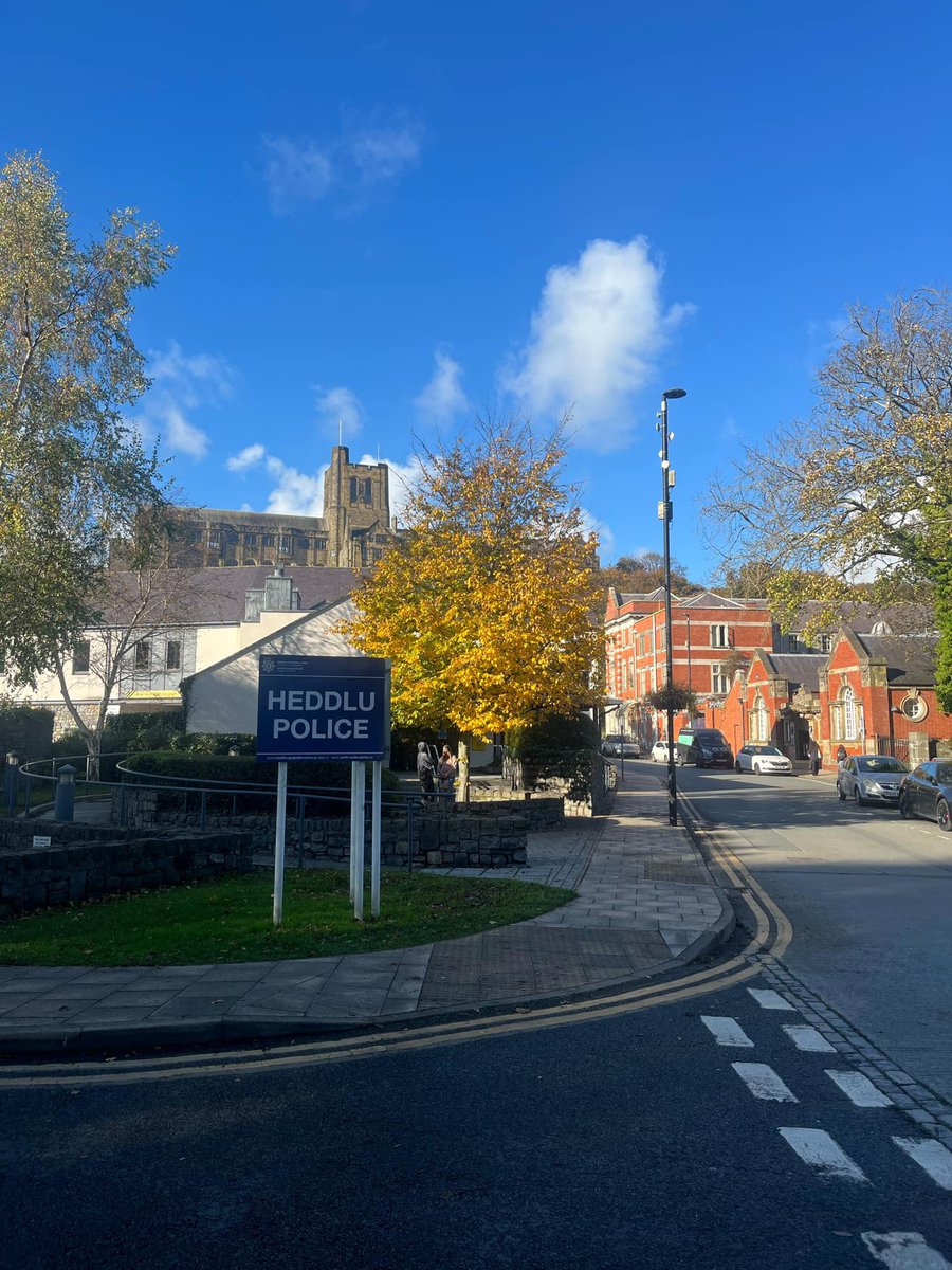 Cadeirlan Deiniol Sant ym Mangor tweet media