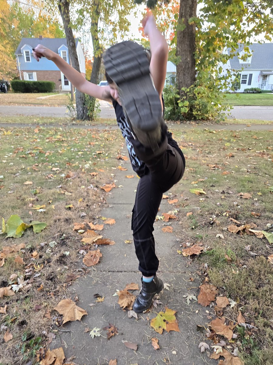 JaniceFosse's tweet photo. @RheaRipley_WWE @WWE @WWEUniverse she's dressed as her favorite #wwe wrestler for Halloween!! 
#rheabloodyripley https://t.co/DBh2RTeZZf