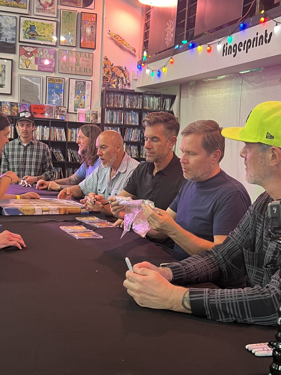 TheKatShaw's tweet image. Met some guys @FingerprintsLB today. No big deal. Nah it was a really big deal. Thank you @311 @pnut @NickHexum #TimMahoney #SAMartinez #ChadSexton
#FullBloom is amazing
