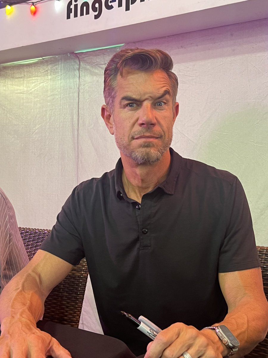 TheKatShaw's tweet image. Met some guys @FingerprintsLB today. No big deal. Nah it was a really big deal. Thank you @311 @pnut @NickHexum #TimMahoney #SAMartinez #ChadSexton
#FullBloom is amazing