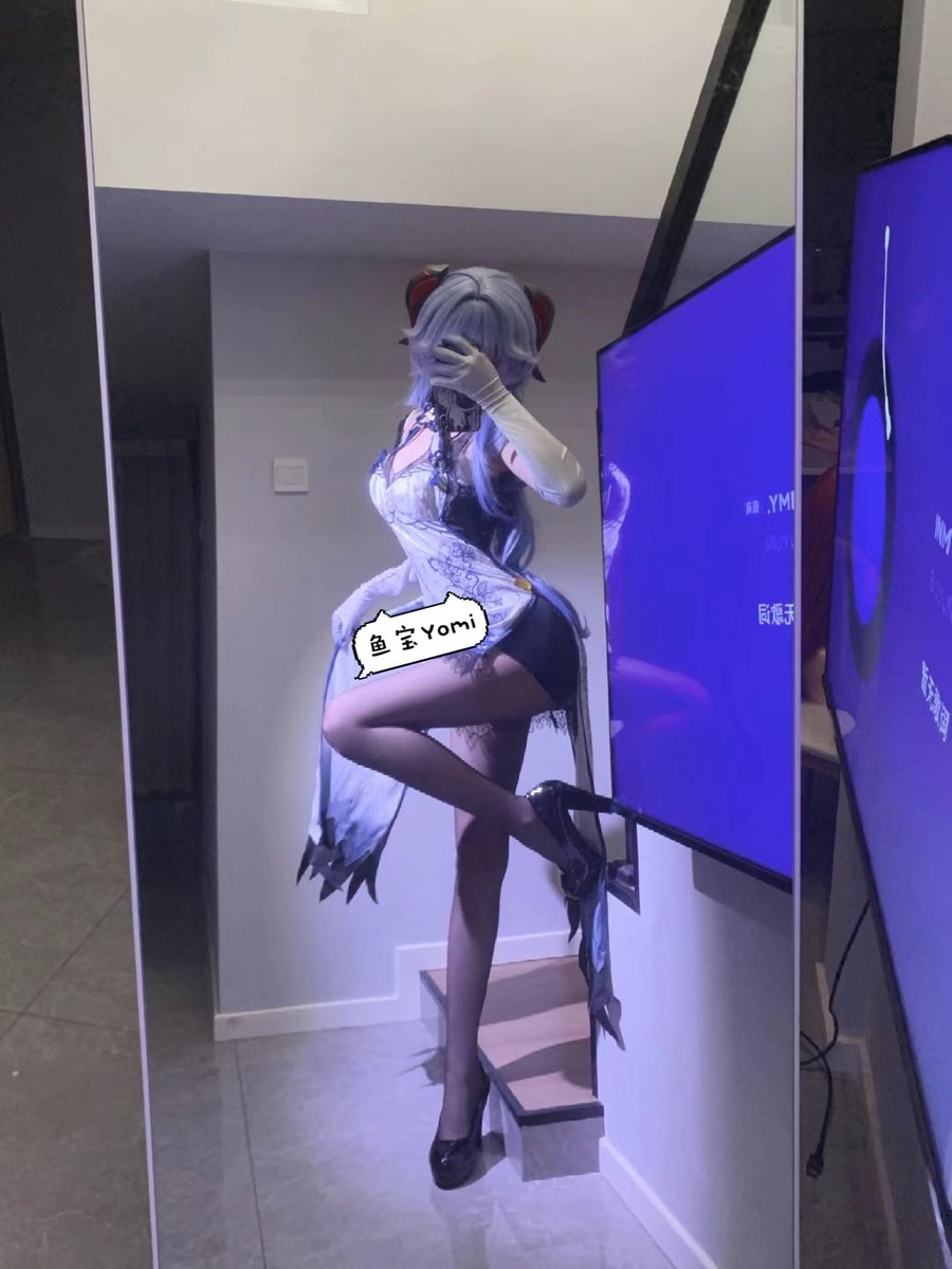 umiTAT_'s tweet photo. 扭的腰都要断了(╥﹏╥)

（今年最喜欢的一双袜子！摸起来又软又薄手感非常好） https://t.co/CV8xjlPJHL