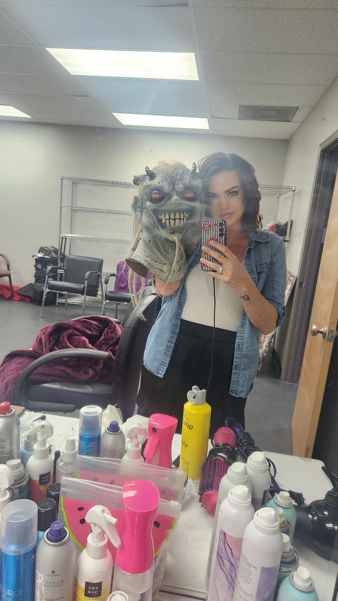 inspirebeautyLv's tweet image. The makeup room is always where the fun is at. 
A little BTS for ya♡
@therealjoebob
@kinky_horror
@TheLastDriveInX #thelastdrivein