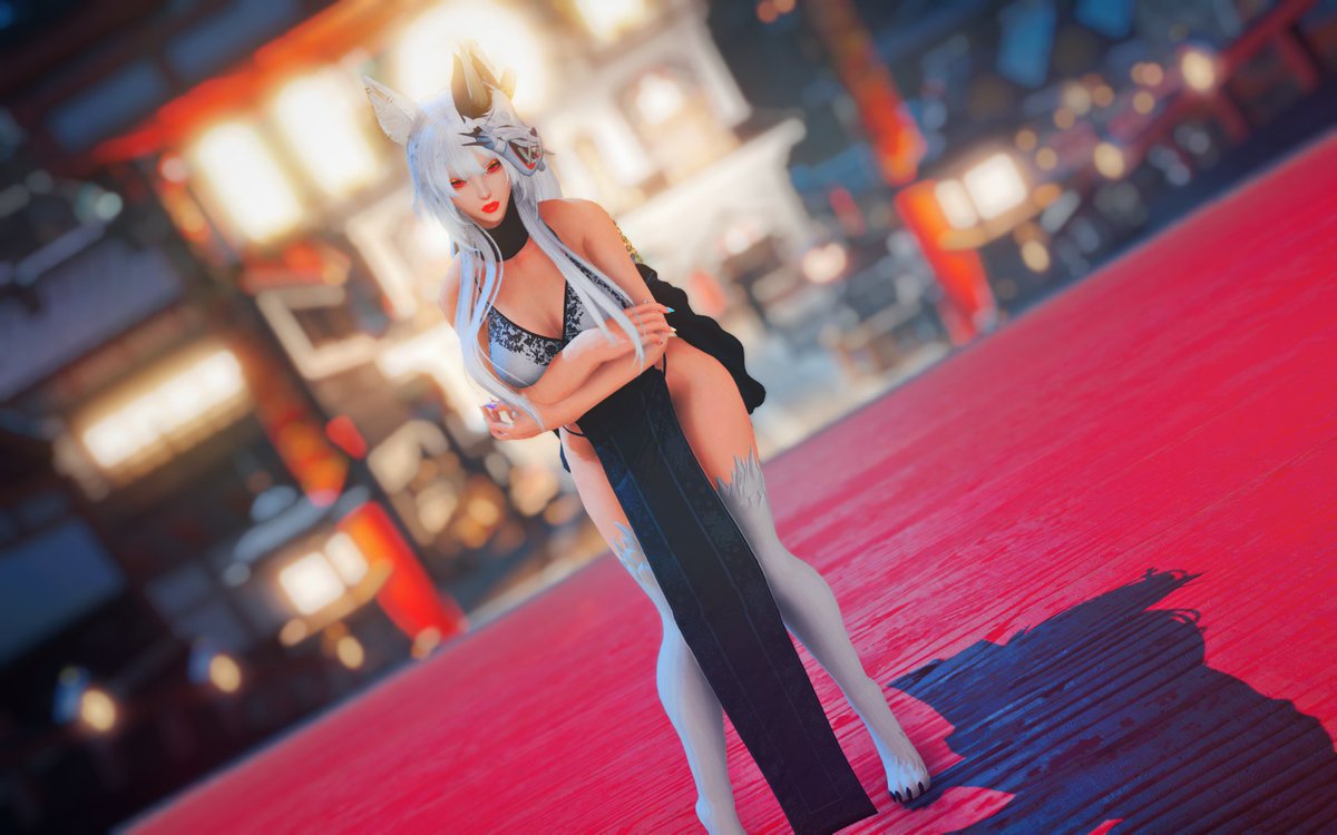 Love the lights of Kugane in the night sky. The moon always shines beautifully here. Anyone want to gaze at the stars with me?