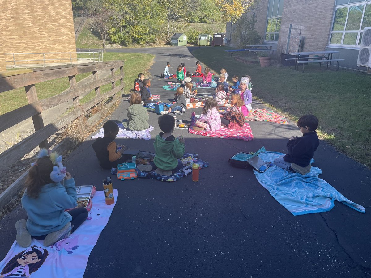 Lizzie Cavender tweet media