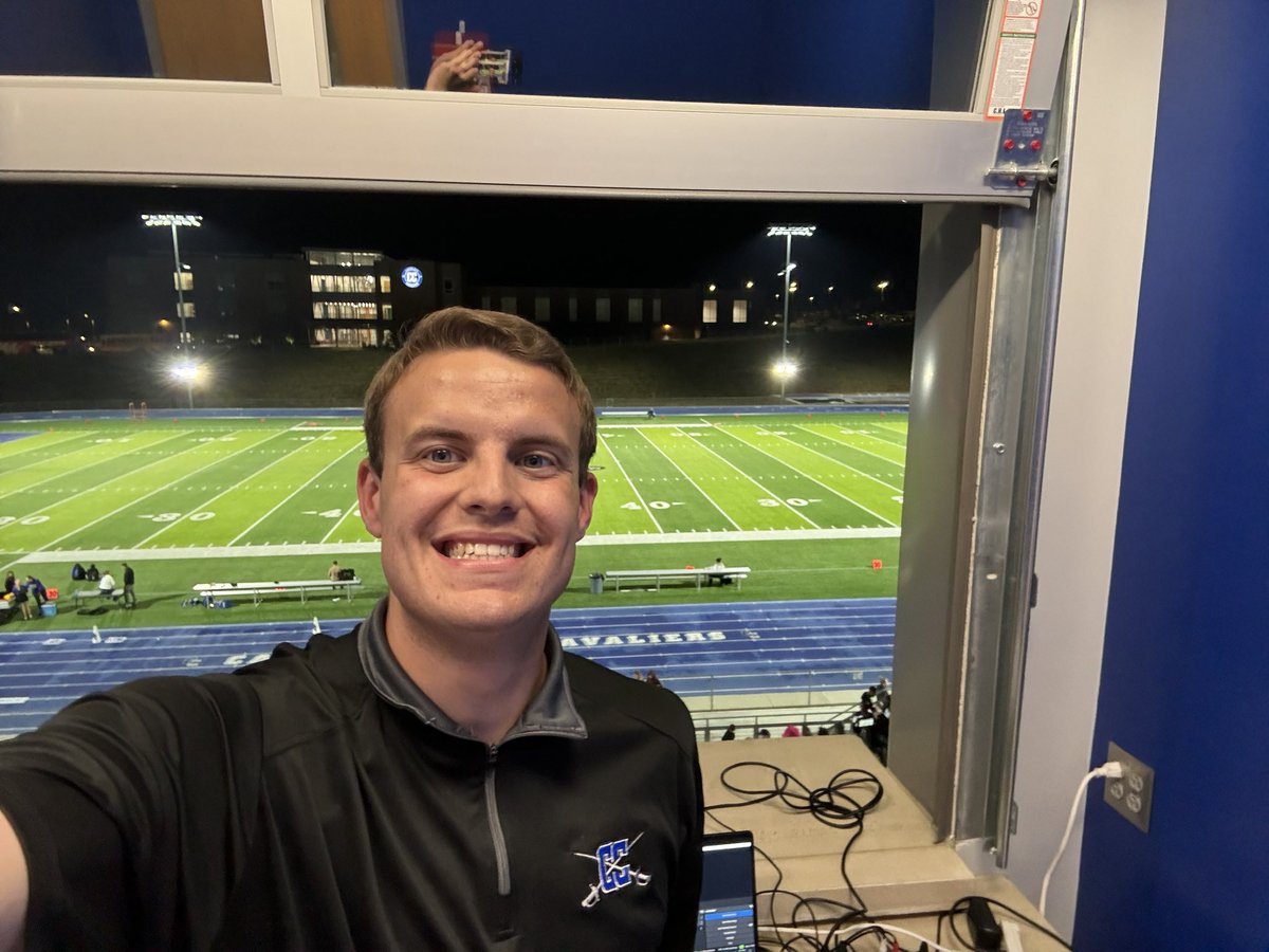 MattClarkPXP's tweet photo. Last regular season football game of the year, and it has been an amazing game so far!
@qhsfootball holds a slight 28-24 edge over Capital City at the half! Don’t miss the second half! Tune in below!
📺: https://t.co/E1F0y6N4yf OR https://t.co/6cO23sAzsv
#GoCavsGo #CavCam https://t.co/xiyuEo6abZ