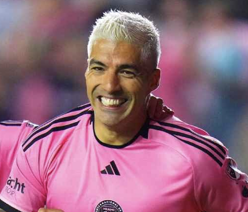 epic_skyline's tweet photo. The jump scare of seeing Luis Suarez totally bleached blonde https://t.co/JrTaMEr2gI