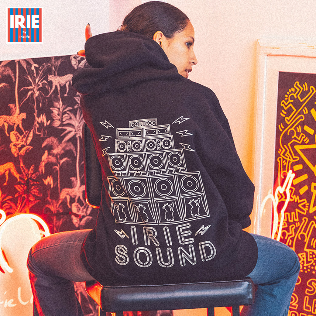 DISSIDENT_OSAKA's tweet image. 【10月26日(土)発売】

IRIE by irielife(アイリー バイ アイリーライフ) “NEON SOUND SYSTEM HOODIE”

dissident1.com/product-list?k…

バックには大きくサウンドシステムデザインをネオン管風にデザイン。
プリントは全て蓄光インクになっているので、光を吸収し暗闇で光ります。

#IRIE
#アイリー