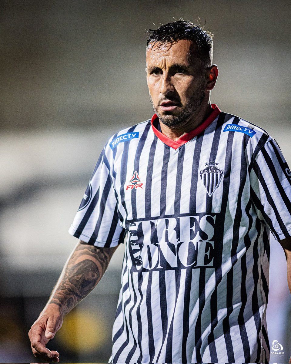 Hoy Roberto Brum jugó su último partido como futbolista 👏🏻 
Gracias por tu profesionalismo y compromiso! 

#CuadroQueridoSalú ⚪️⚫️