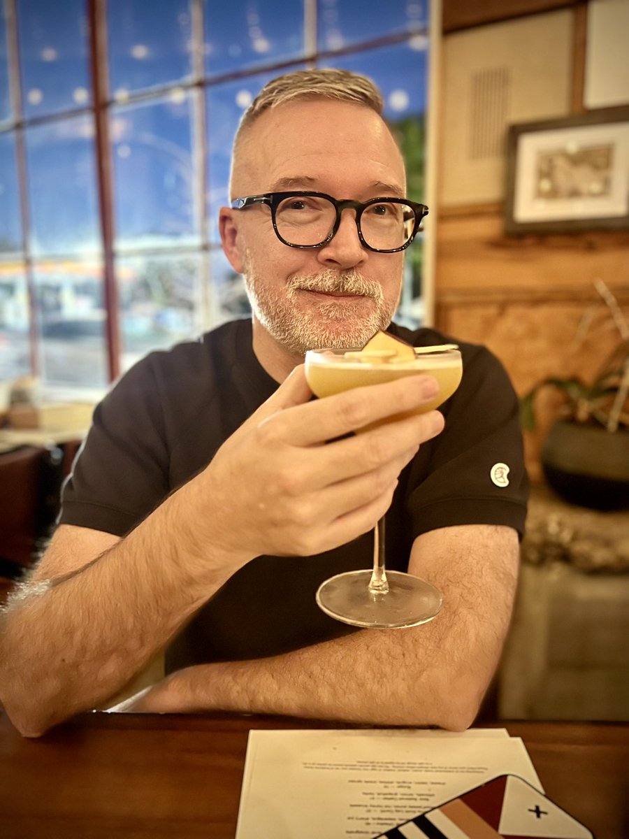 Cheers to the weekend, my lovelies. It’s about damn time.