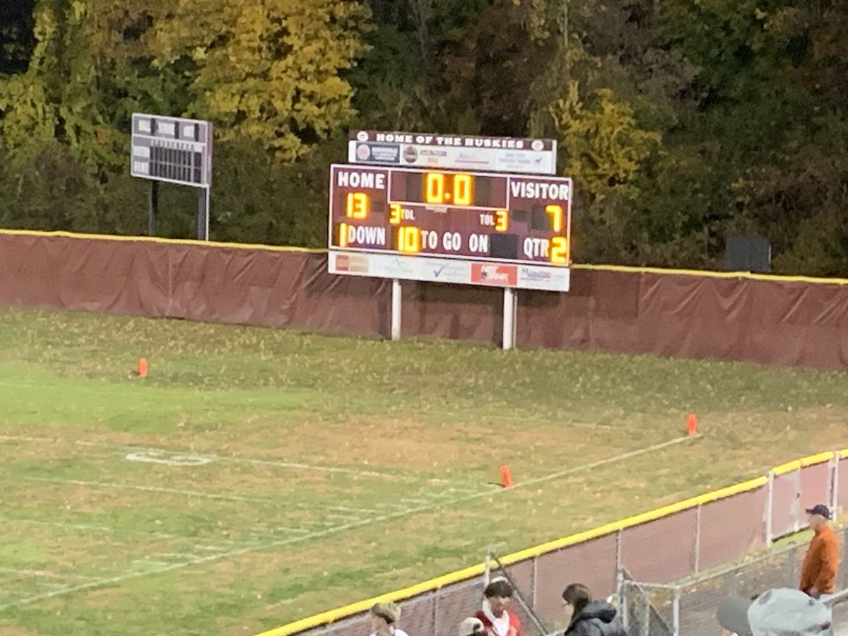 jetnova16's tweet image. Gloversville Huskies vs. Scotia-Glenville Tartans:

Halftime Score:
Gloversville Huskies: 13
Scotia-Glenville Tartans: 7

Full Game Score:
Gloversville Huskies: 20
Scotia-Glenville Tartans: 7

@WTEN
@Griffin__Haas
@TommyVtine116