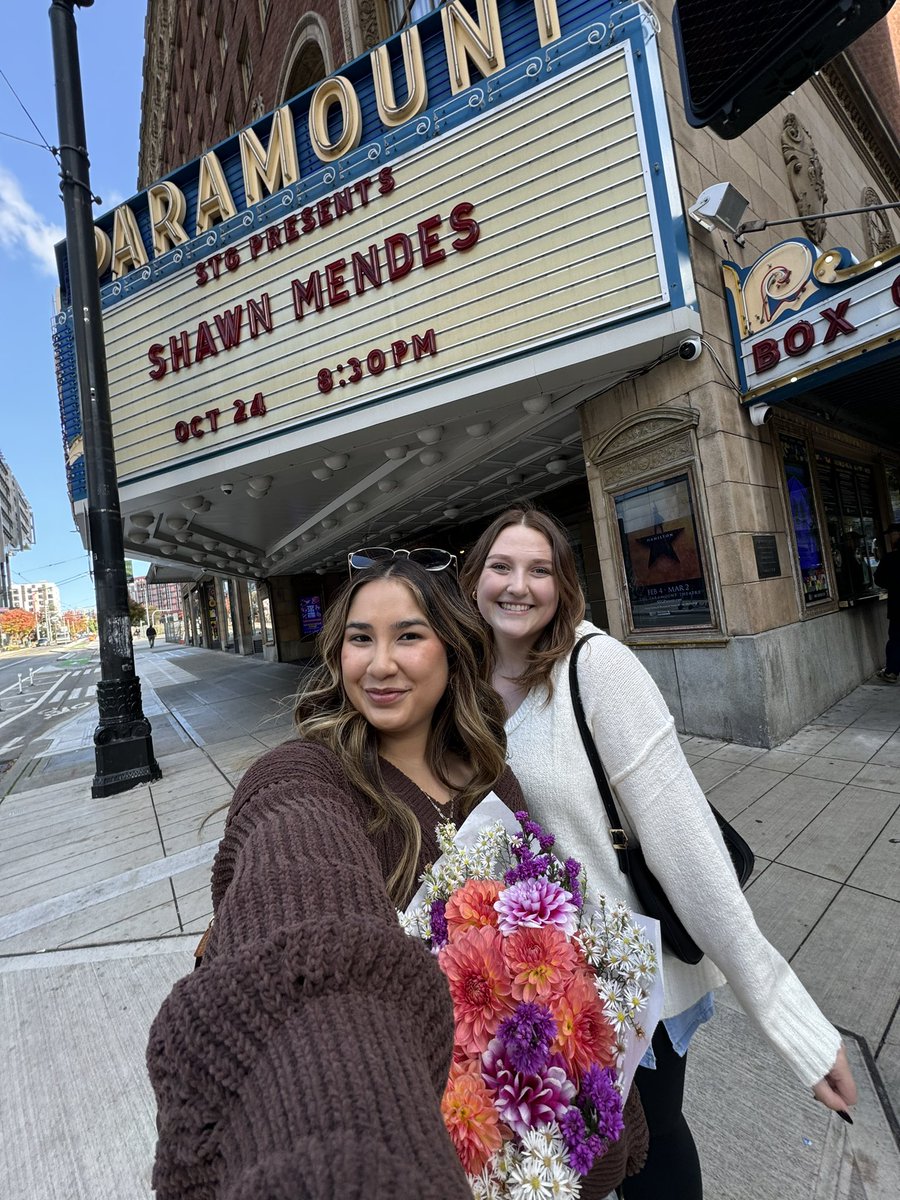 no other person id want to spend 20 hours in a city for / with <a href="/ShawnMendes/">Shawn Mendes</a> <a href="/tashialexx/">tashi</a> &amp; so grateful for all the wonderful people we met in Seattle!! i love y’all, can’t wait to do again (hopefully soon) 🤎