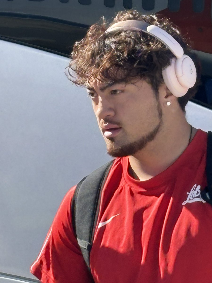 UNMLoboFB's tweet photo. The weekend begins now.
ABQ ✈️FOCO
#SVF505 | #GoLobos | #EarnedNotGiven https://t.co/ldSvY3bLcr