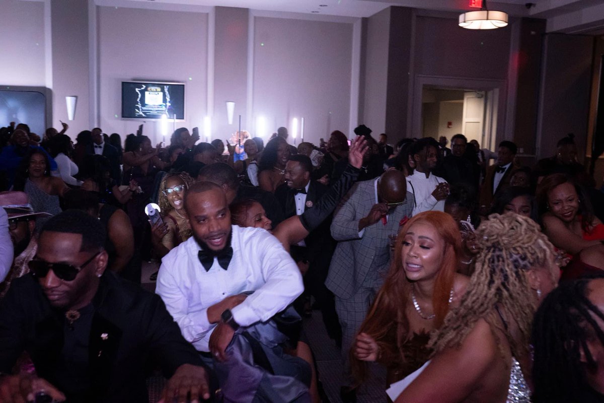 ib_johndoe6's tweet photo. Came to the party for the photos.
Showed off my new suit 
&amp; showed off my new mix…

#SecureTheDOE 🍊✨ 

The Invitation: Black Tie || Esplanade Memphis https://t.co/MeZCiqPbuP