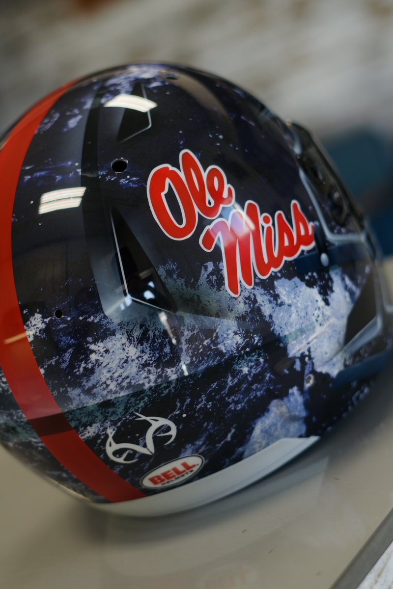 StenhouseJr's tweet image. Can’t wait to get on track with this thing at @HomesteadMiami 🔥 🏈 @OleMissFB