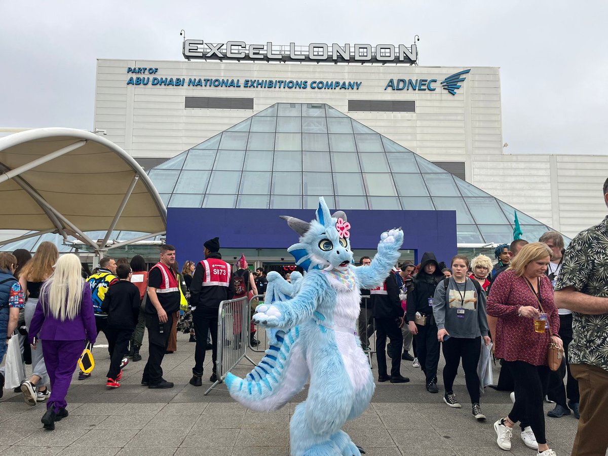 SoulSilverIV's tweet photo. I'm at MCM in London this weekend!  I had a blast entering the Furry Catwalk today, and I'll be back causing further fluffy chaos on Sunday!  See you all then!  💙💙💙

📸 @buzzthebatgirl 
🪡 @HeadofMedusaArt
📍 MCM London Oct '24

#FursuitFriday #Furry #Dragon #Scalie https://t.co/771XN7zO5u