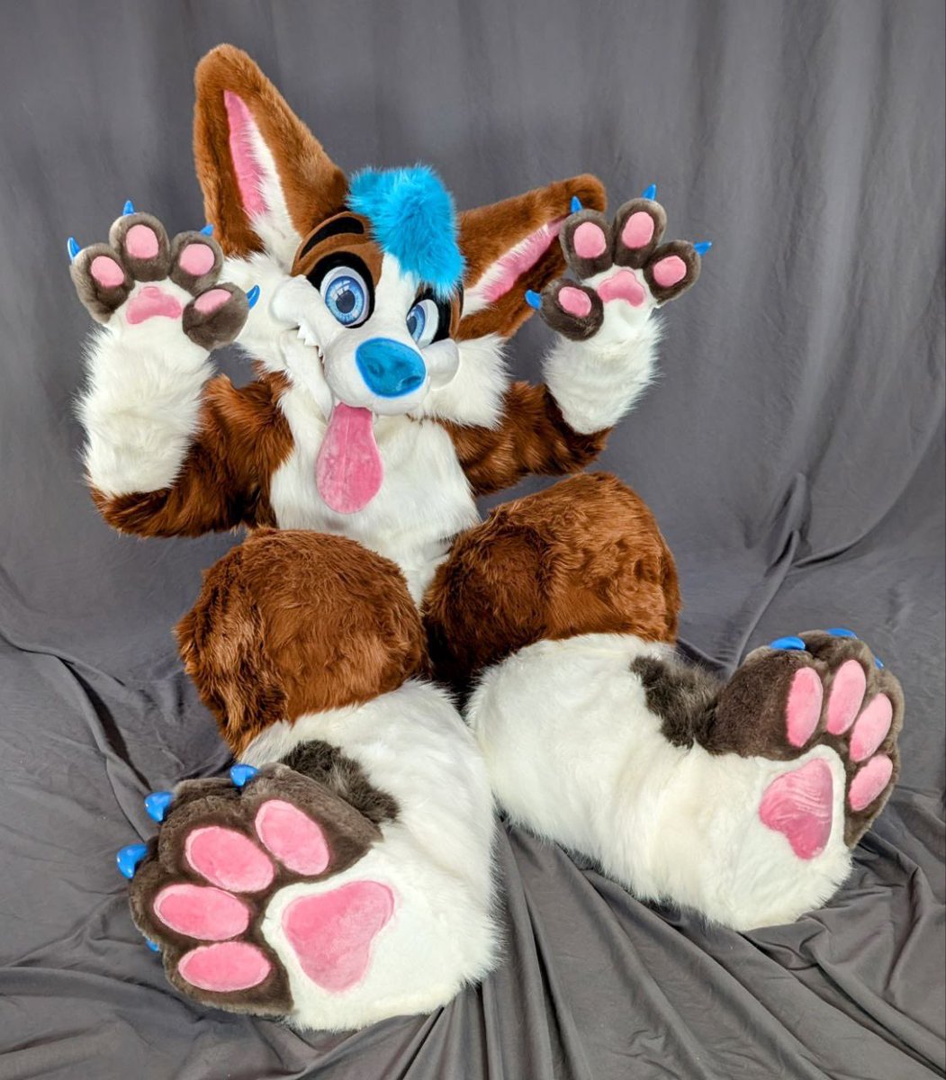 _bodieblue's tweet image. It my first #fursuitfruday!

Humongous thank you to @MoreFurLess for bringing her to life!