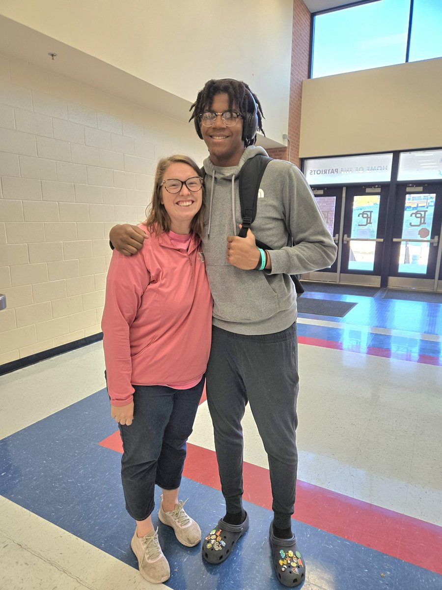 It's great seeing our former Herschel Jones Middle School scholars transition into high school (Paulding County High School). Their excitement of me sharing pics with Principal Silas (Herschel Jones Administrator) was Priceless. 
#pchsSTRONG
#❤️OurScholars