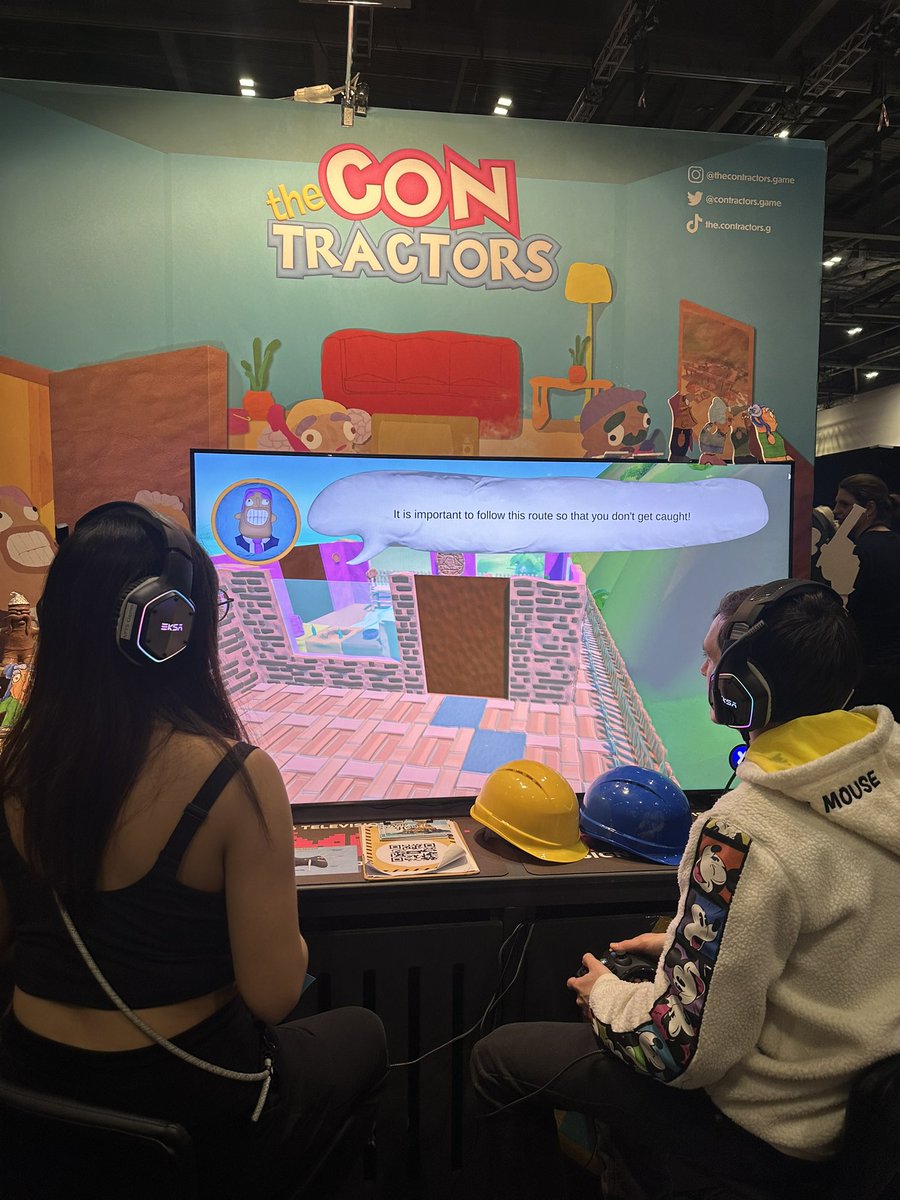 ContractorsGame's tweet photo. Day 1 @EGX done! Had a great time meeting you guys and seeing you enjoying our game👾

See you tomorrow! We’re giving away some T-shirts🤪 https://t.co/Z6U8SDmZCm