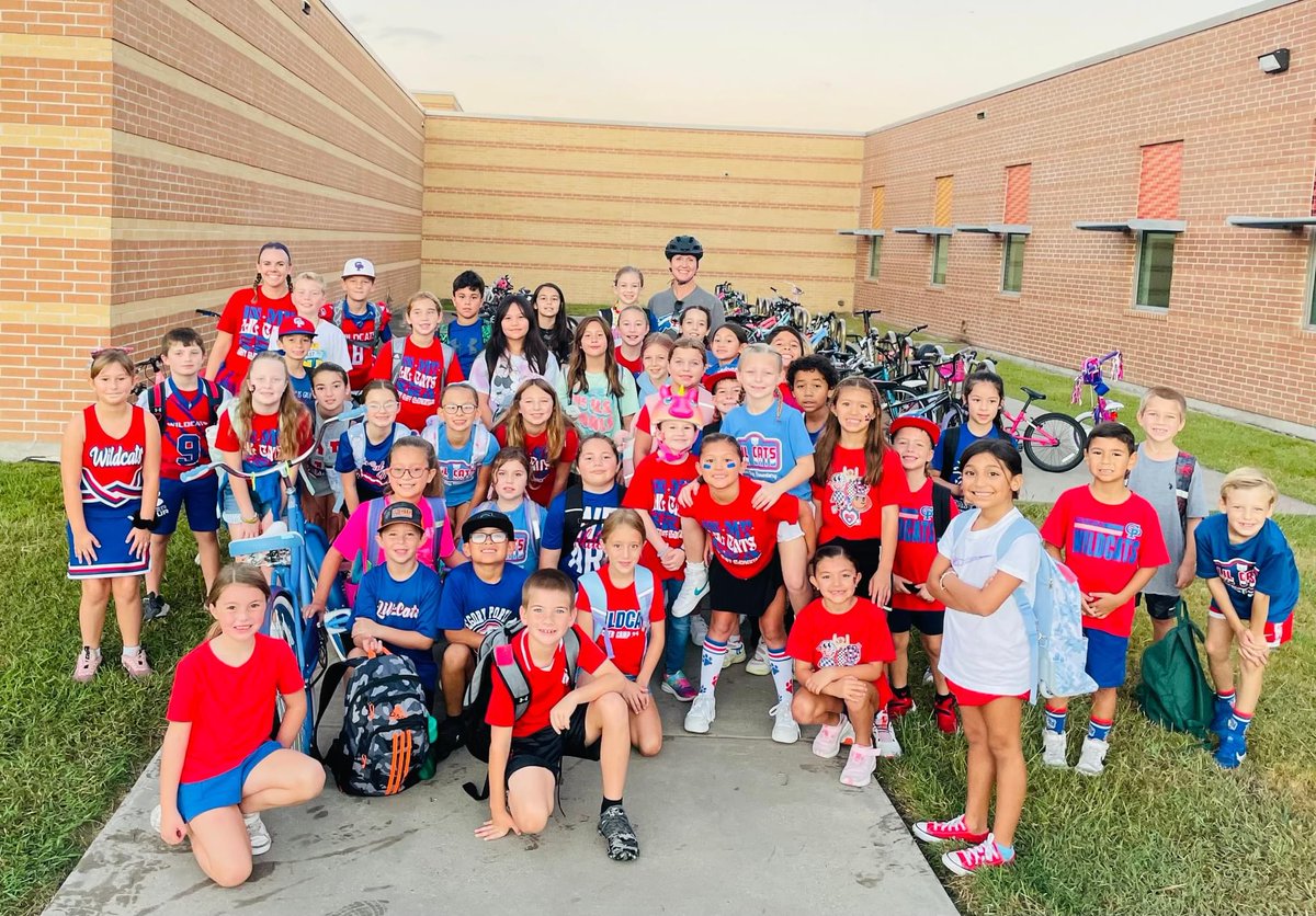 I enjoyed the early morning Bike Parade ride to East Cliff today with these amazing ‘Lil Cats! ❤️💙