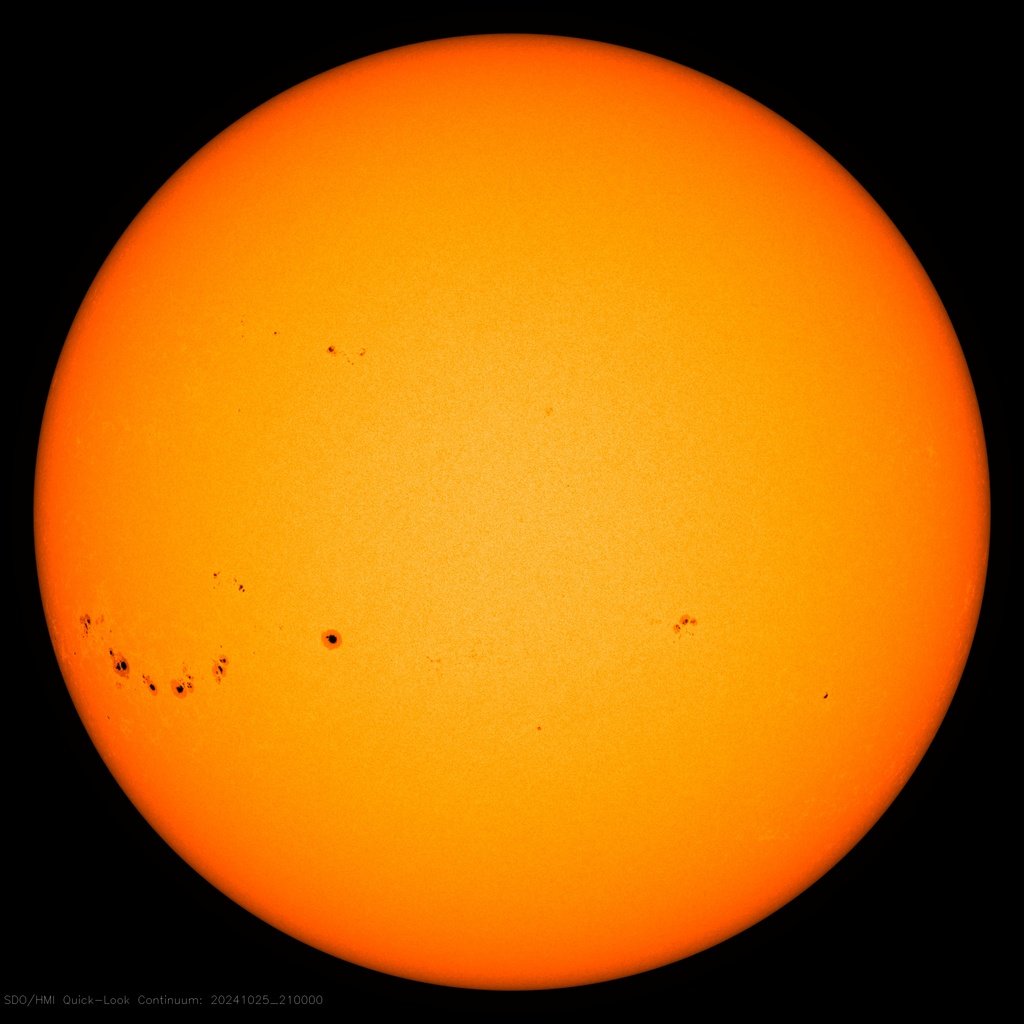 JAtanackov's tweet image. 6 days to go until the end of October and the average SN for the month so far is just above 150. There is an uptick with a number of sunspot groups rotating into view, so the final monthly SN may be slightly higher. #Solarmax is here.