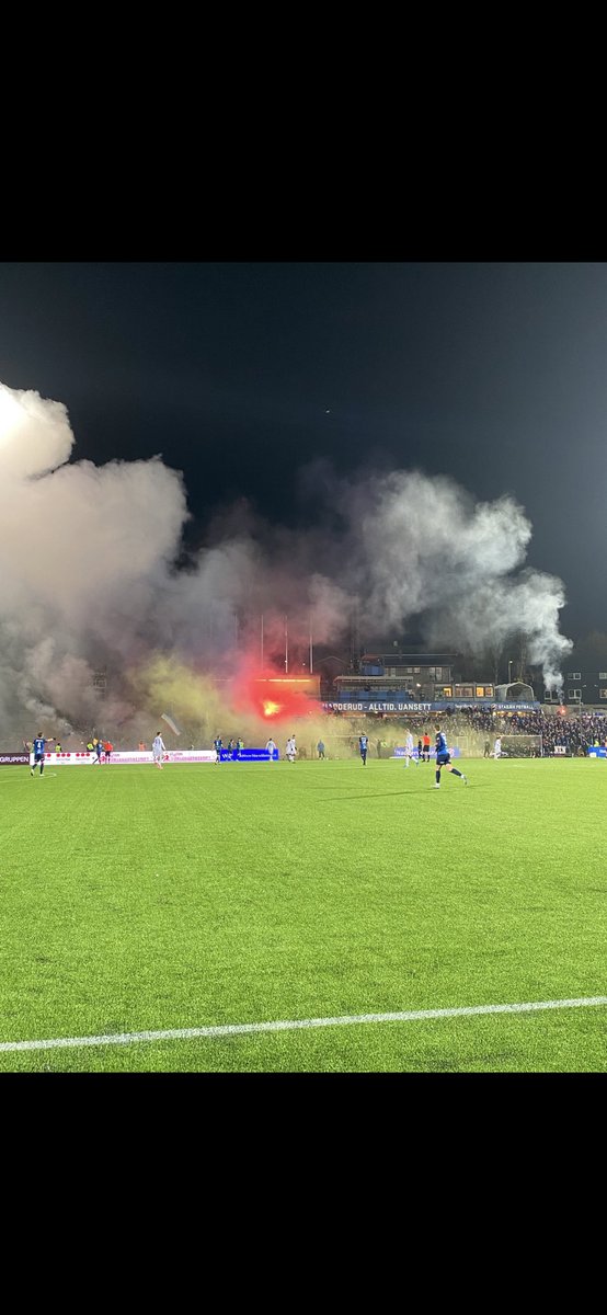 <a href="/Stb_Trey/">Stabæk Trey</a> stemmer det at Stabæk support la gult bluss på dass som Enga-folka presterte å tenne?😂😂