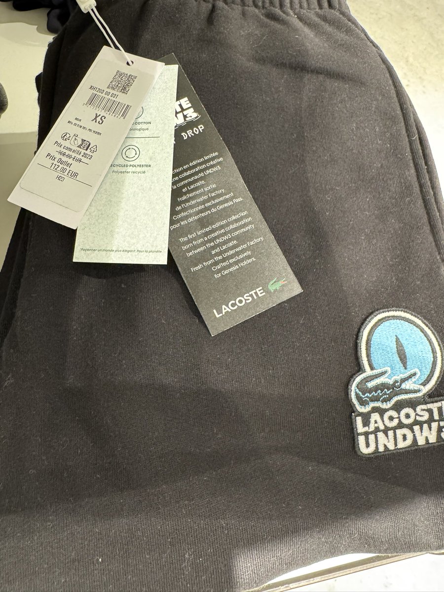 Alaska_404's tweet image. @Lacoste qui ferme #undw3 mais le merch toujours vendu dans la boutique de #Roppenheim, d’ailleurs c’était pas sensé être exclusif ? On se serait pas foutu de nous ? Il n’était pas question de compte fidélité palier 3 également ? Affreux affreux affreux la tournure 😔
