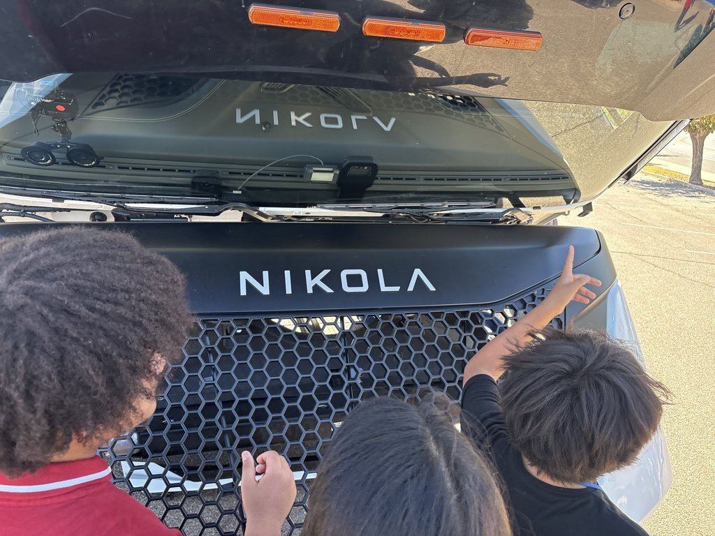 RhodesMPSAZ's tweet photo. Big thanks to @nikolamotor for giving our 7th grade AIM team an unforgettable look at hydrogen-powered trucks! 🚛💨 We loved learning about the future of sustainable transportation and are so inspired by your innovation. 🌱 Thank you, Nikola! #HydrogenFuture #STEM #NextGen https://t.co/4ATreHvNbj