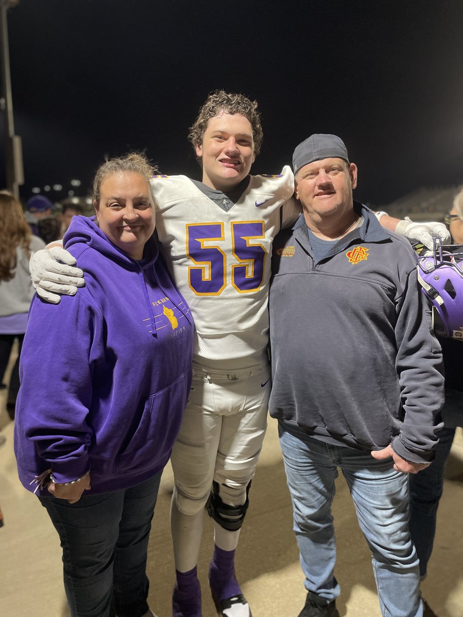 Debo_573's tweet photo. Handle Your Business Tonight and Have a Great Game @ColeSpry07 We are all PROUD of you #55
#homecoming #homecominggame #highschoolfootball #FridayNightLights https://t.co/1uUo0UVatS