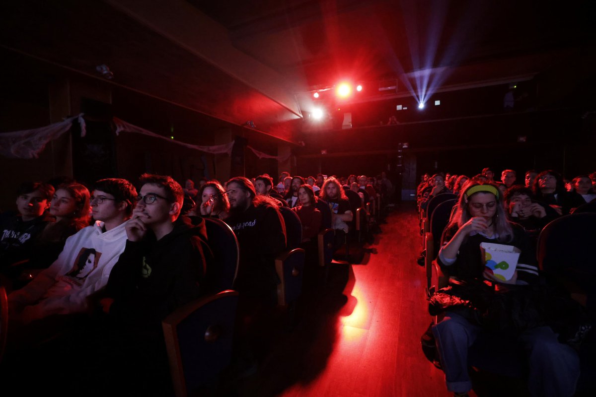 SEMINCI's tweet photo. 👻 ¡Cuantísimo nos gusta tener un poquito de PUFA (@PucelaFantastic) en Seminci! 

Esta noche, en la recta final de la #69Seminci, el Teatro Cervantes ha acogido las proyecciones de ‘MadS’, de David Moreau, ‘Azrael’, de E.L. Katz, y del cortometraje ‘Las Finals’, de Sergio Pereda.

¡Por más ediciones de alianza entre lo fantástico y el terror y Seminci! 👋🏽