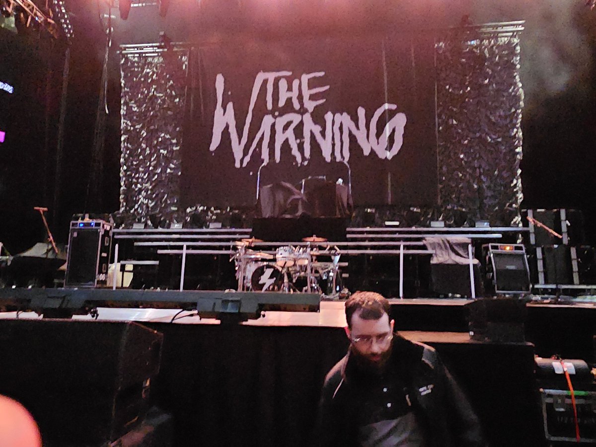 Ready for my birthday show on the barricade!! <a href="/evanescence/">Evanescence</a> <a href="/AmyLeeEV/">Amy Lee</a> <a href="/Halestorm/">Halestorm</a> <a href="/LZZYHALE/">Lzzy Hale</a> <a href="/Tim_McCord/">Tim McCord</a> <a href="/Troy__McLawhorn/">Troy McLawhorn</a> <a href="/WillFnHunt/">Will Hunt</a> <a href="/EmmaAnzai/">EMMA ANZAI</a> <a href="/ev_chick89/">Liz</a> <a href="/Lgbtgaymher/">JØⱤĐ</a> <a href="/pjsvids/">Peter</a>