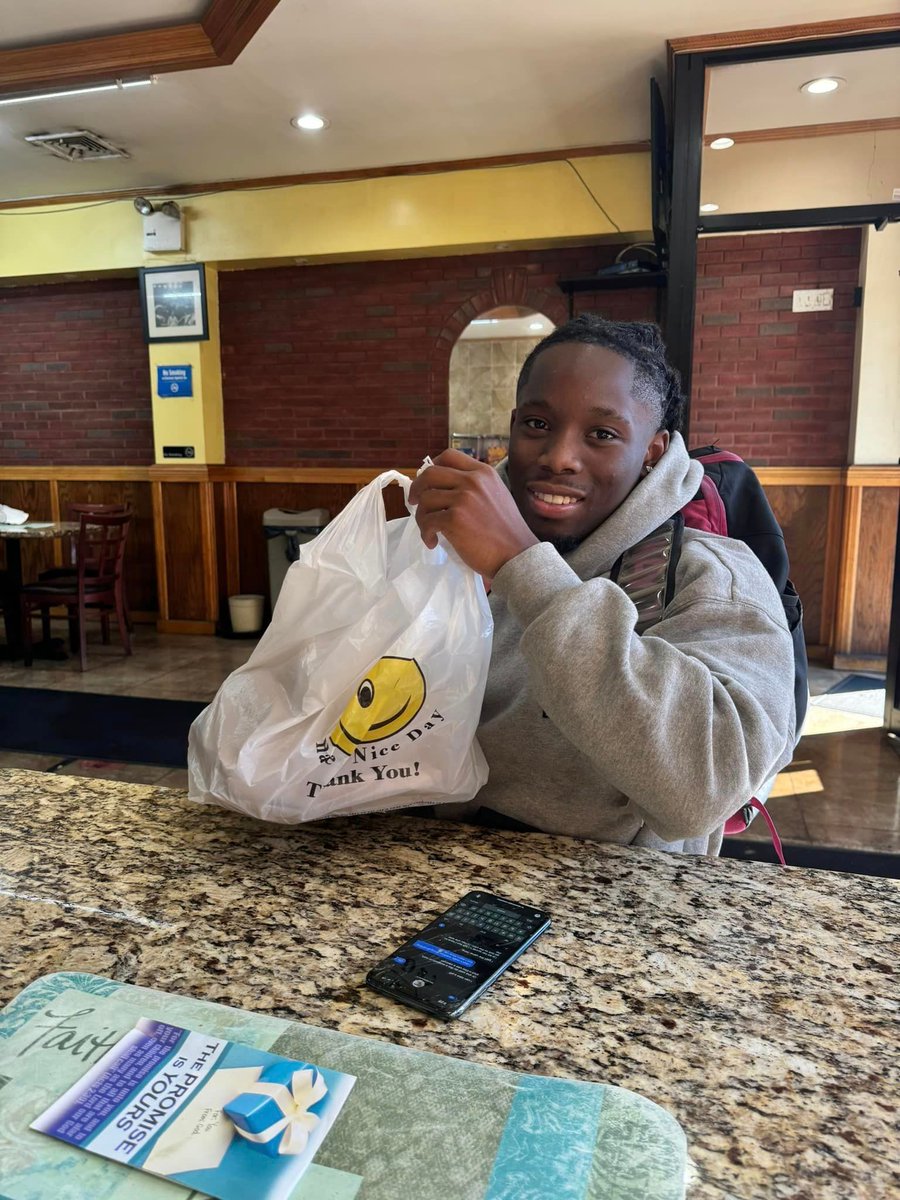 Leadersnyc's tweet photo. Program Manager Debanjaly spent quality time with Zyshawn on an outing, focusing on connection and growth. Outings like these are vital for building trust and supporting our leaders’ journeys! 💫 #TLNYC #LeadersInAction #Mentorship https://t.co/x72pLKWZft