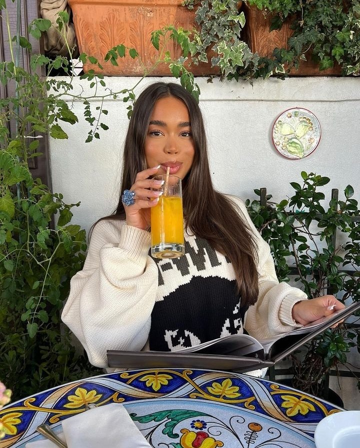 iloathppl's tweet image. — riorr amber dubois 🍸.

twenty three. sheher. london bound. grade school teacher. bisexual. gemini. red wine and coffee lover.