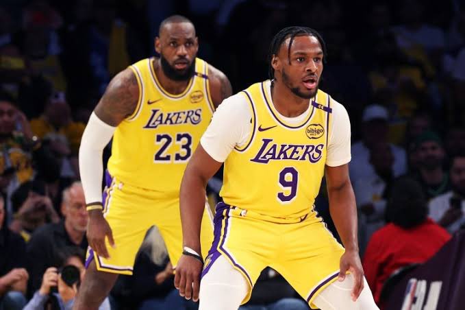 NBAMemes's tweet photo. I see no difference 🤔 https://t.co/RBjNFj4UA8