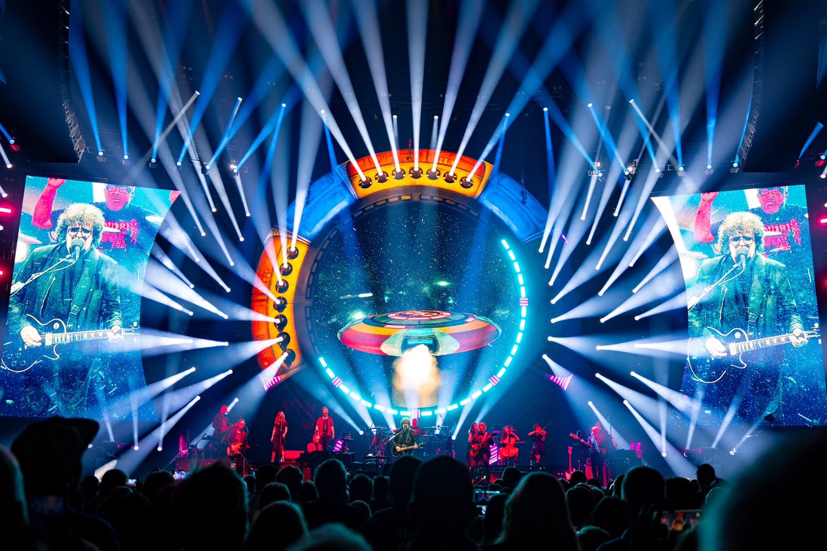 Jeff Lynne's ELO (@jefflynneselo) on Twitter photo We’re counting down the minutes until we land in <a href="/thekiaforum/">The Kia Forum</a> tonight! The last two shows of the #OverandOutTour North America… Who’s ready?! 🛸✨ We’re counting down the minutes until we land in <a href="/thekiaforum/">The Kia Forum</a> tonight! The last two shows of the #OverandOutTour North America… Who’s ready?! 🛸✨