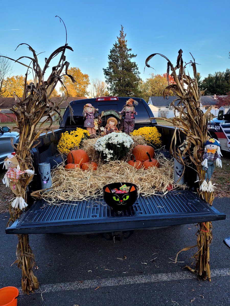 My Trunk or Treat setup for tonight. 

#TrunkOrTreat #HappyHalloween