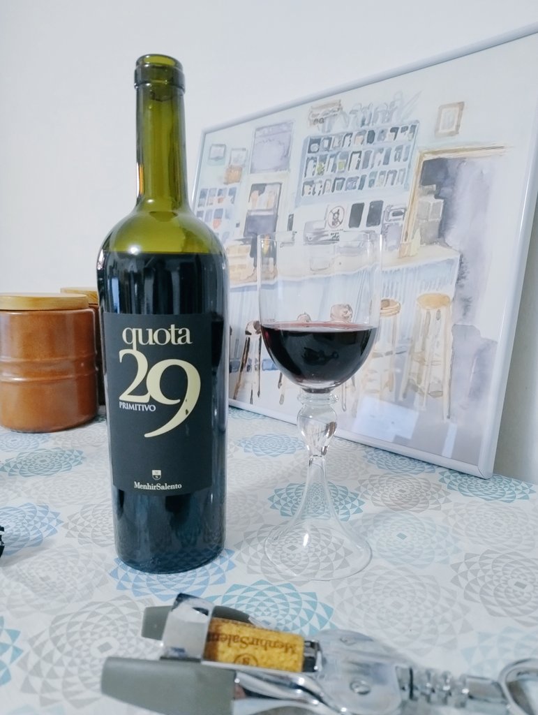 foscadrastica's tweet photo. E quando arrivo a casa... Vino primitivo! https://t.co/c9I408uVGI