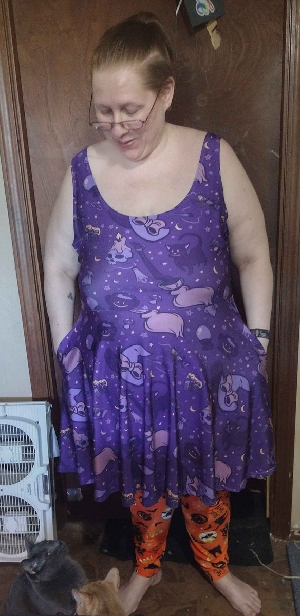 MamaN33k's tweet photo. I had to do the biweekly shopping for the house &amp; I'm too hot, &amp; exhausted, but a few people said my outfit was cute. Here is the outfit &amp; some kitties. Hope you have a wonderful day, night, whatever.
#gofundme #chronicillness #chronicpain #gastroparesis #littlevictories https://t.co/YHjRpmbF2Q