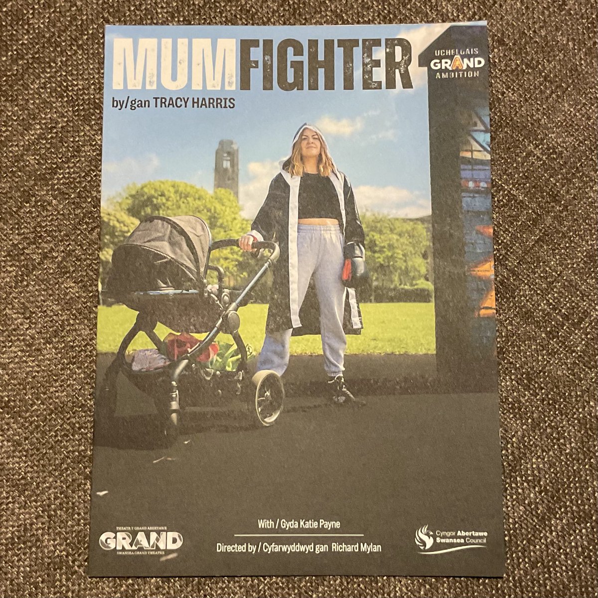 Caroline Berry (@1carolineberry) on Twitter photo 25.10.24 #Mumfighter by <a href="/GrandAmbition__/">Grand Ambition</a> was exceptional! Brilliant, heartbreaking writing by @tracybright taut, visceral direction by <a href="/RichardMylan/">Richard Mylan</a> & the perfect music by <a href="/stevebalsamo/">Steve Balsamo</a> with a knockout performance by <a href="/Katie_E_Payne/">Katie ElizabethPayne</a> 🥊 25.10.24 #Mumfighter by <a href="/GrandAmbition__/">Grand Ambition</a> was exceptional! Brilliant, heartbreaking writing by @tracybright taut, visceral direction by <a href="/RichardMylan/">Richard Mylan</a> & the perfect music by <a href="/stevebalsamo/">Steve Balsamo</a> with a knockout performance by <a href="/Katie_E_Payne/">Katie ElizabethPayne</a> 🥊