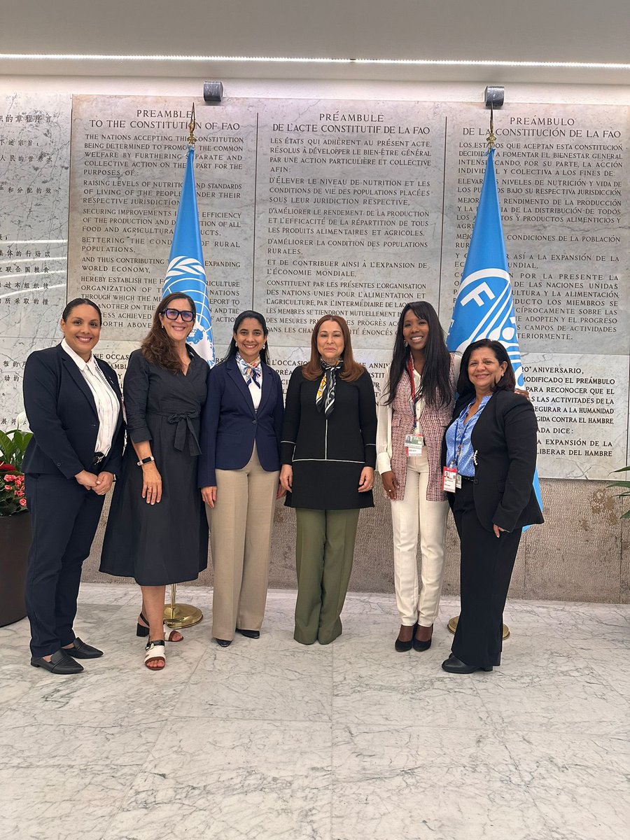 Durante su participación en el  Foro de  #CFS52 de la <a href="/FAO/">Food and Agriculture Organization</a> , la ministra <a href="/MayrajimenezTFJ/">Mayra Jiménez</a> sostuvo reuniones de trabajo con el embajador de la Misión Dominicana ante la FAO, Mario Arvelo, la embajadora adjunta Jaqueline Pujols y las consejeras Julia Vicioso, Berioska Morrison y