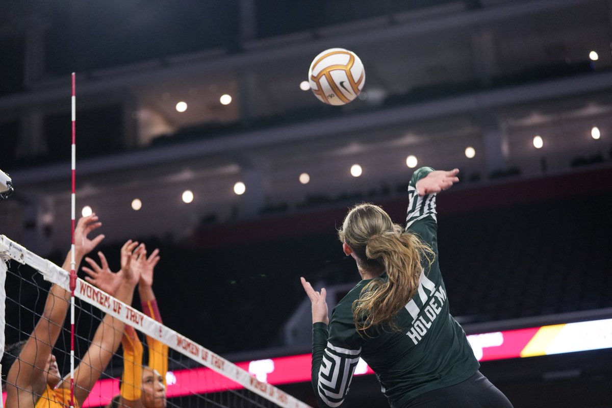 Another gritty 5 set battle for Team 53... Coming from being down 2 sets to getting the reverse sweep, there was no doubt in my mind that this team would get the job done. 

#GoGreen 
#SetTheStandard
#ServeGrowHonor