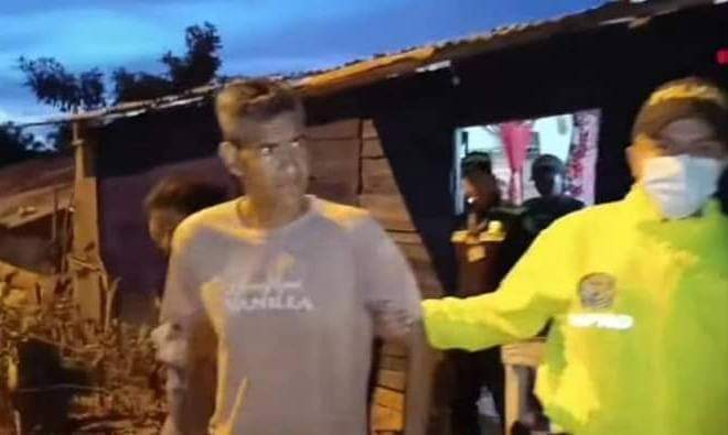 ColombiaOscura's tweet image. #MALDITOS 😡 Caso aberrante de abuso infantil en Sabanalarga, Atlántico: una niña de solo 7 años fue sometida a torturas inimaginables por su abuela materna y su pareja.

🚨 ÚNETE 👉 t.me/colombiaoscura…

Las autoridades revelaron que la pequeña era víctima de maltrato físico…